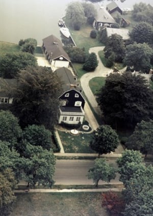 800px-Amityville_air_view