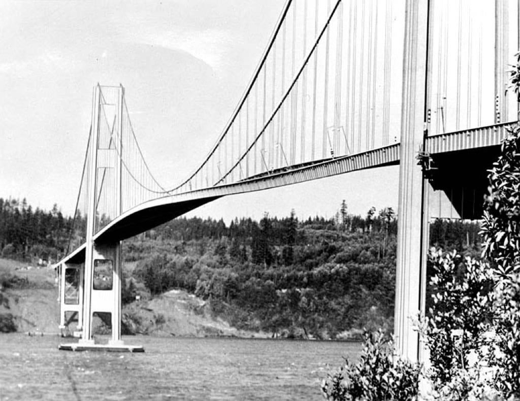 Мост в сша разрушение. Такомский мост 1940. Мост Такома-Нэрроуз. Мост Тэйкома 1940. Мост Такома-Нэрроуз до 1940.
