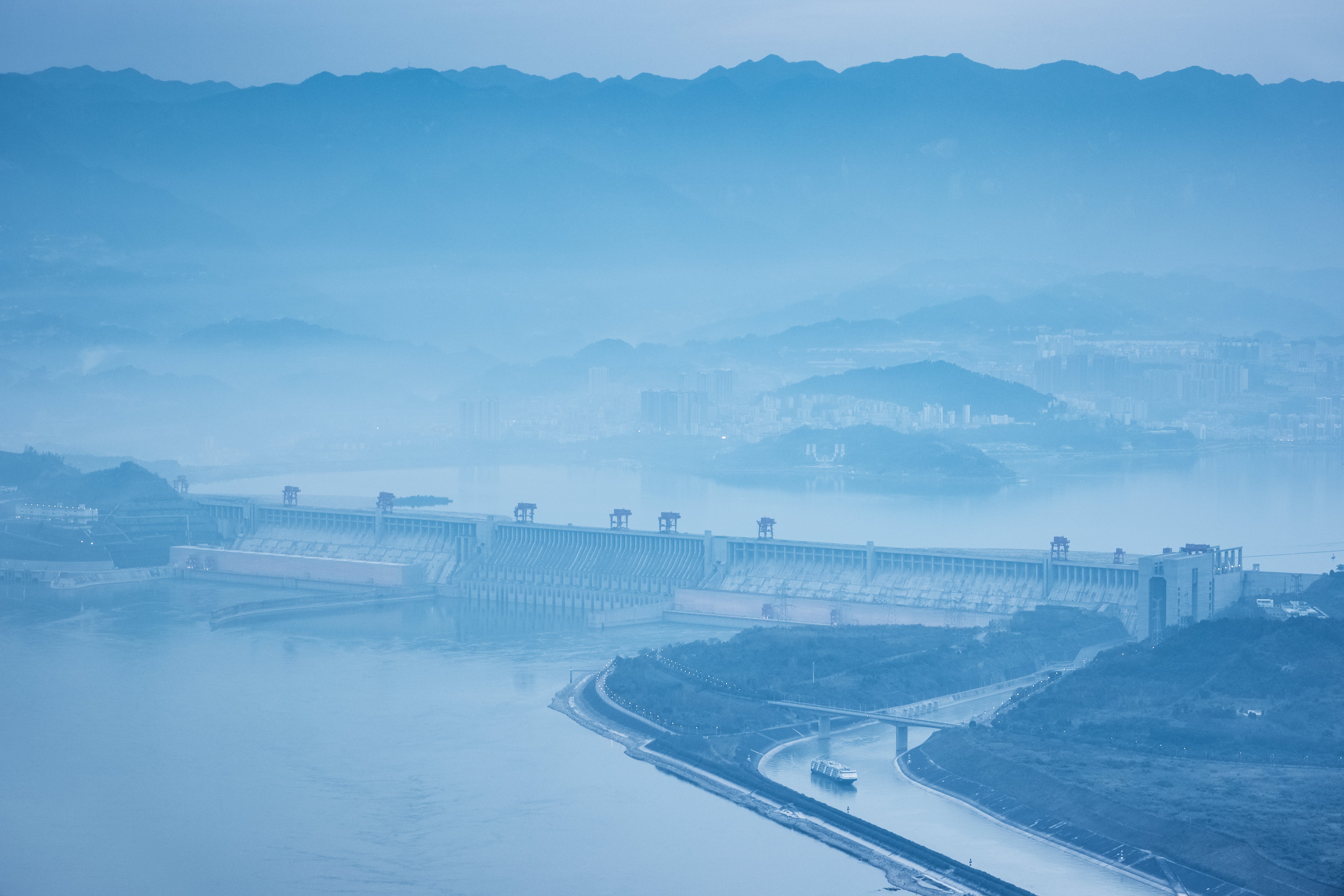 three-gorges-dam-at-dusk-with-blue-tone-WXZX953
