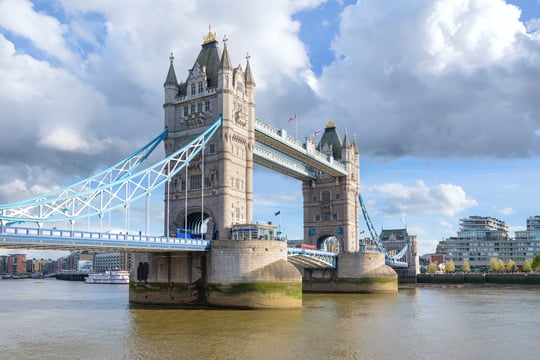 tower-bridge-in-london-2021-08-26-15-27-54-utc