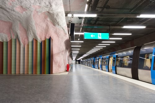 unmoving-train-at-the-stockholm-underground-metro-2023-11-27-04-52-14-utc