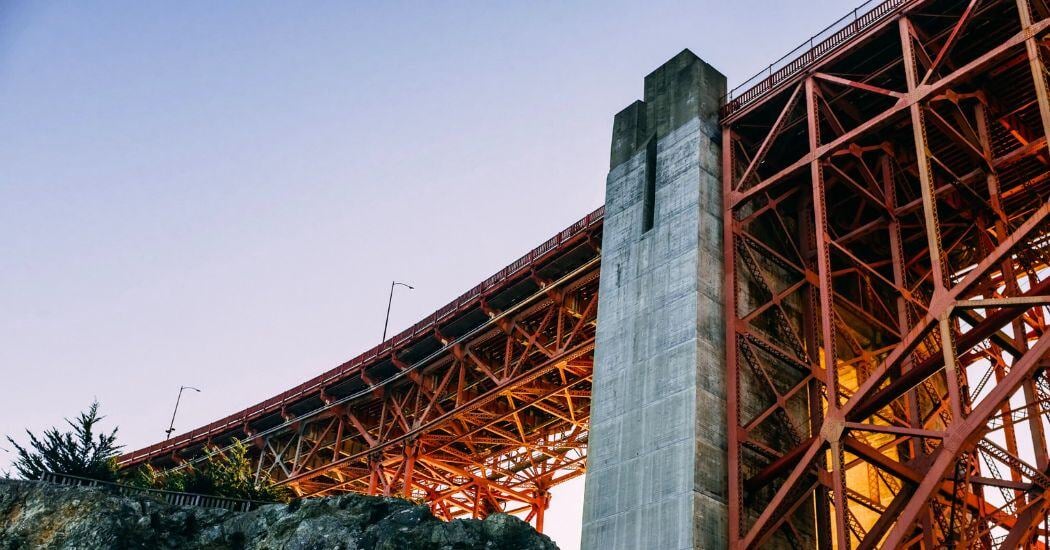 Apoyo de puente en talud: Ingeniería en taludes pronunciados